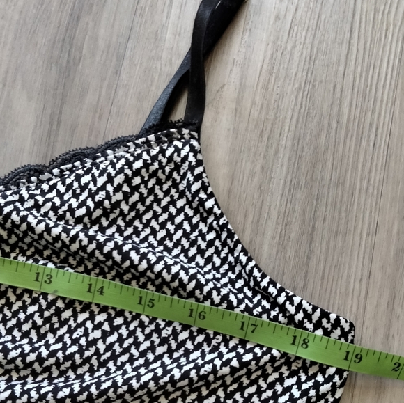 WHBM Lace Trim V-Neck Camisole with Adjustable Straps Sz XL - Picture 7 of 8